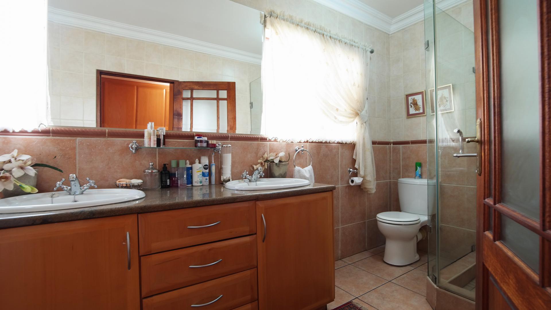 Main Bathroom - 13 square meters of property in The Wilds Estate
