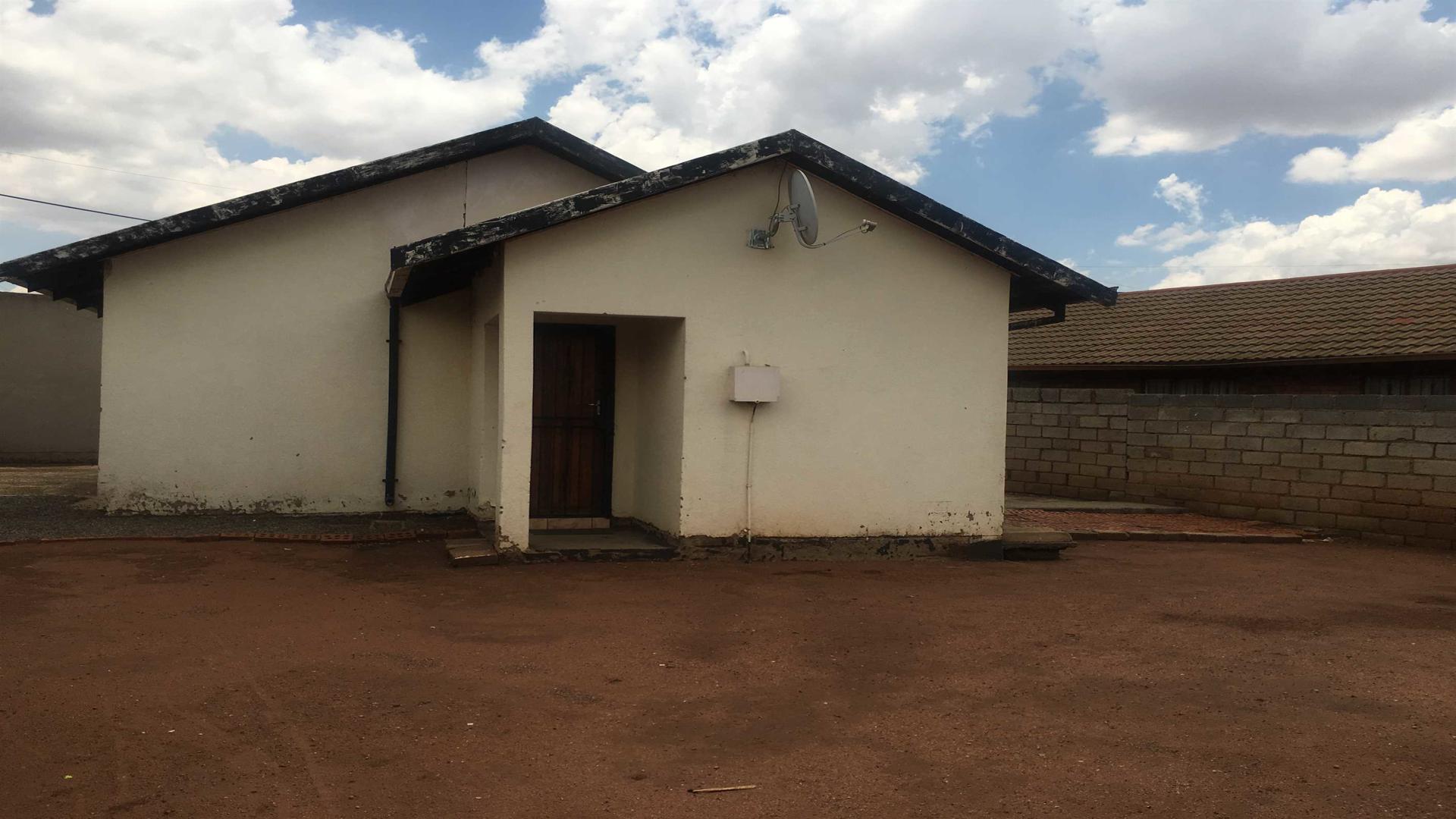 Front View of property in Protea Glen