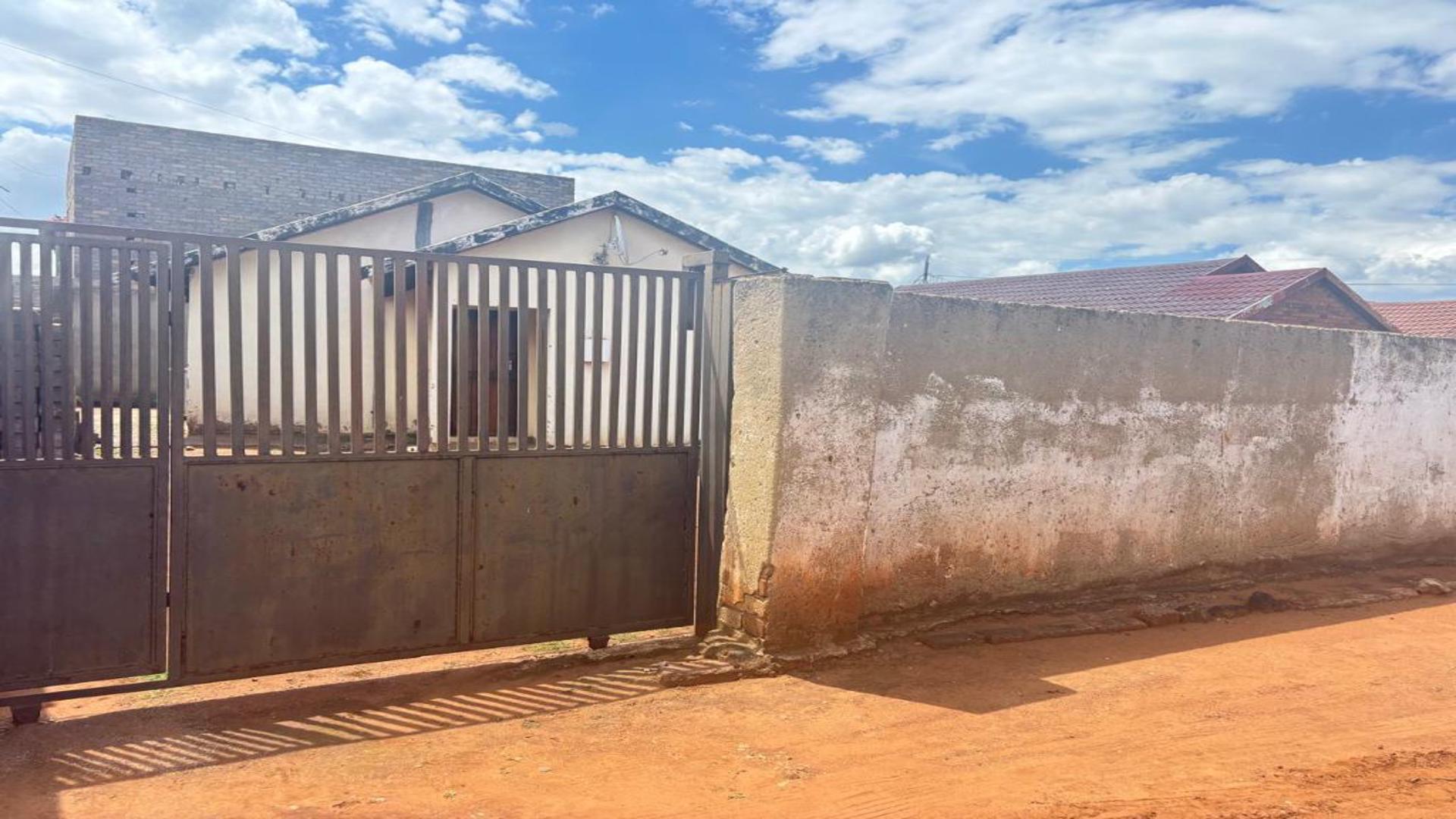 Front View of property in Protea Glen