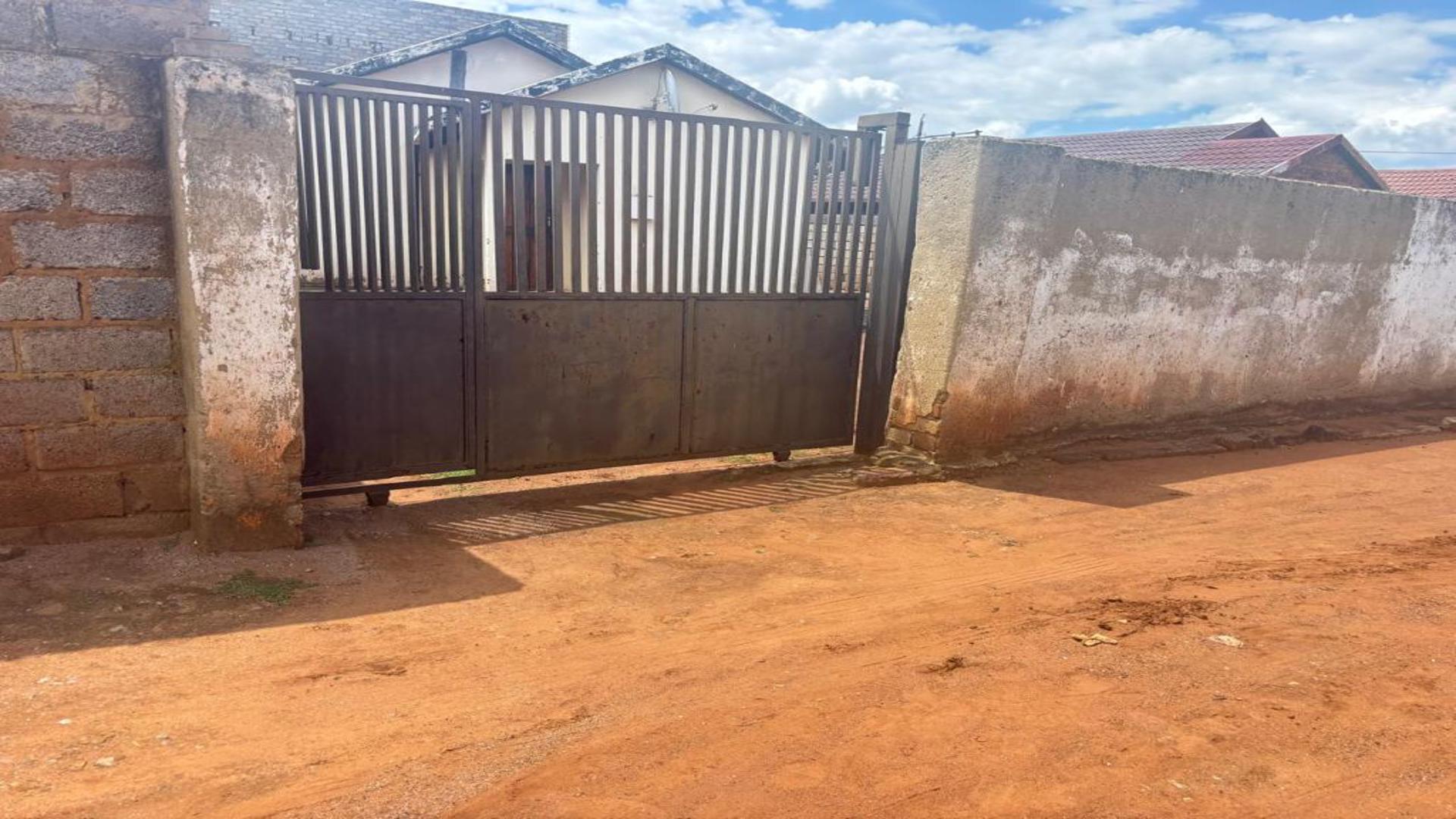 Front View of property in Protea Glen