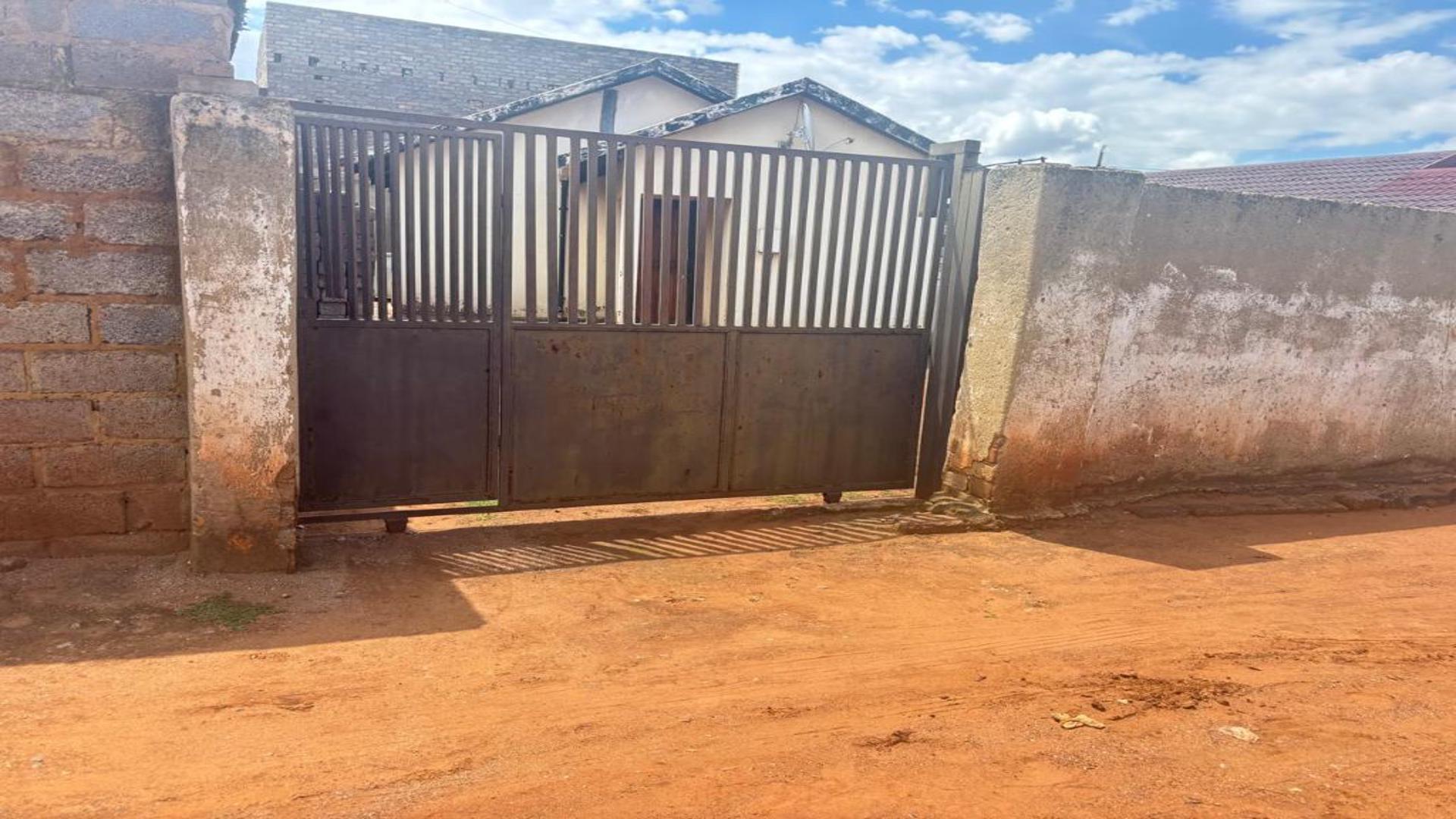 Front View of property in Protea Glen