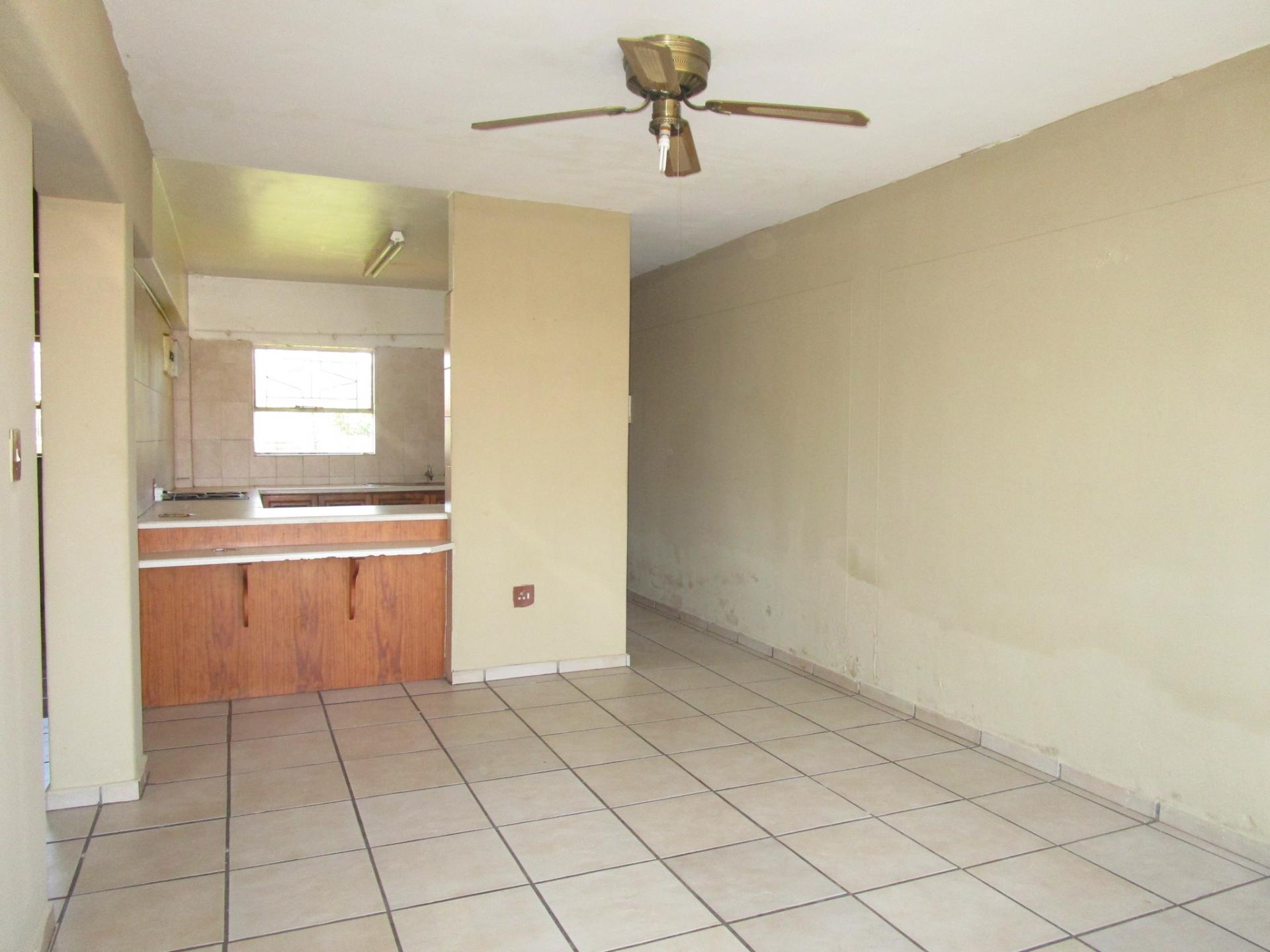 Lounges - 17 square meters of property in Vanderbijlpark