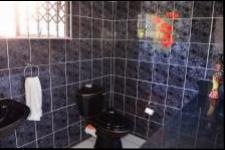 Bathroom 1 - 7 square meters of property in Hilton