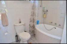 Main Bathroom - 5 square meters of property in Hilton