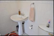 Main Bathroom - 5 square meters of property in Hilton