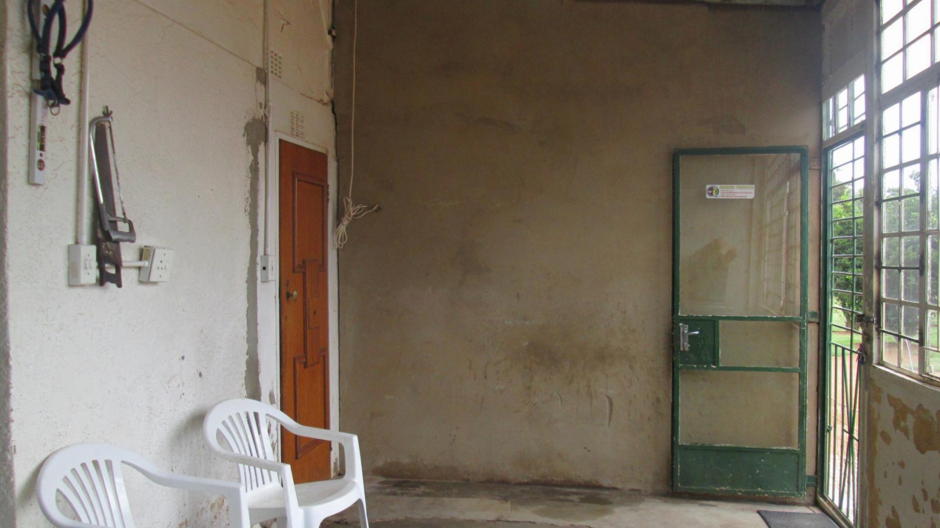 Rooms - 45 square meters of property in The Balmoral Estates