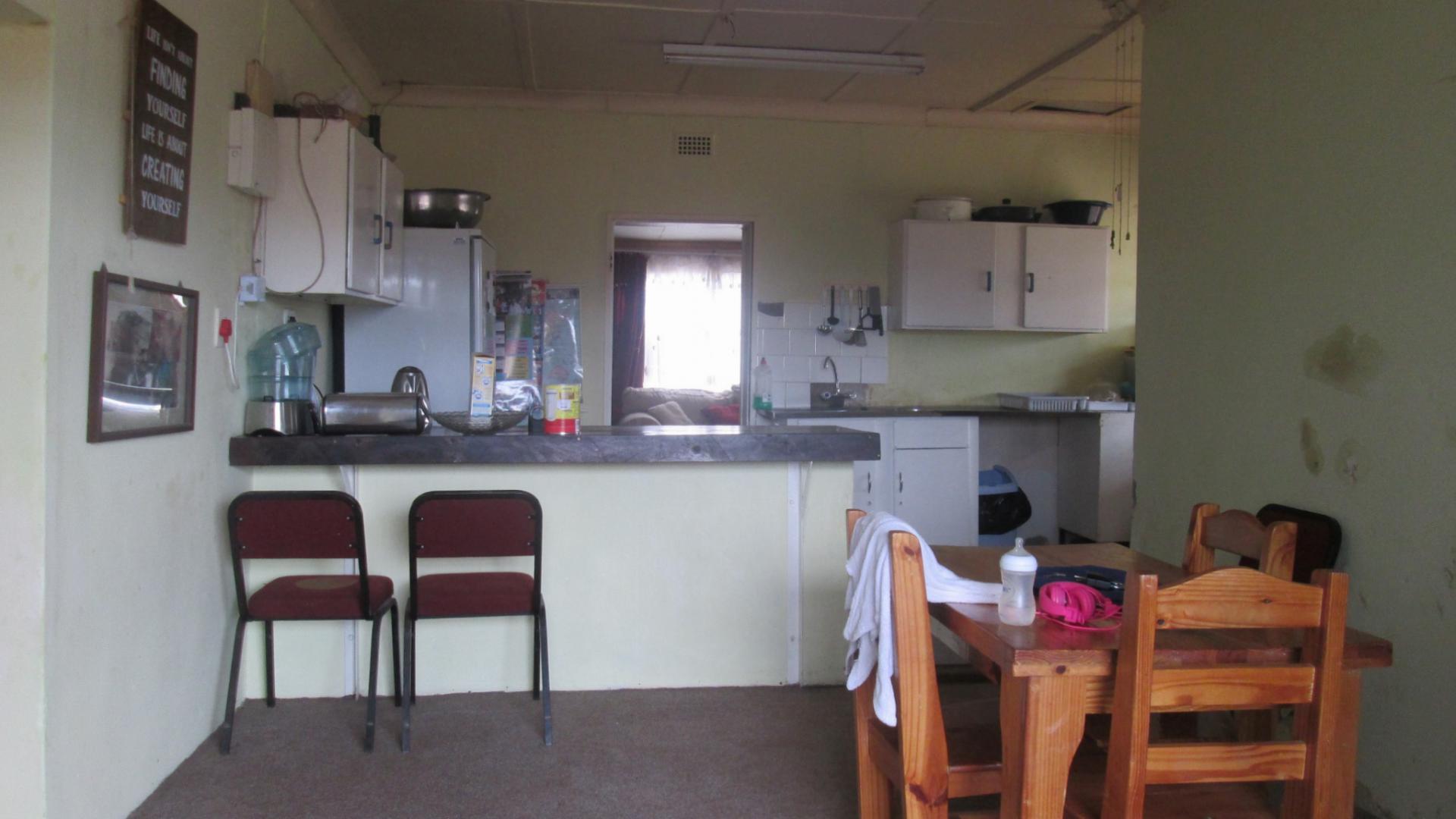 Dining Room - 13 square meters of property in The Balmoral Estates