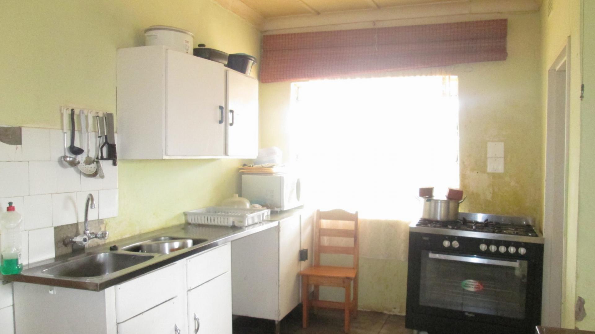 Kitchen - 19 square meters of property in The Balmoral Estates
