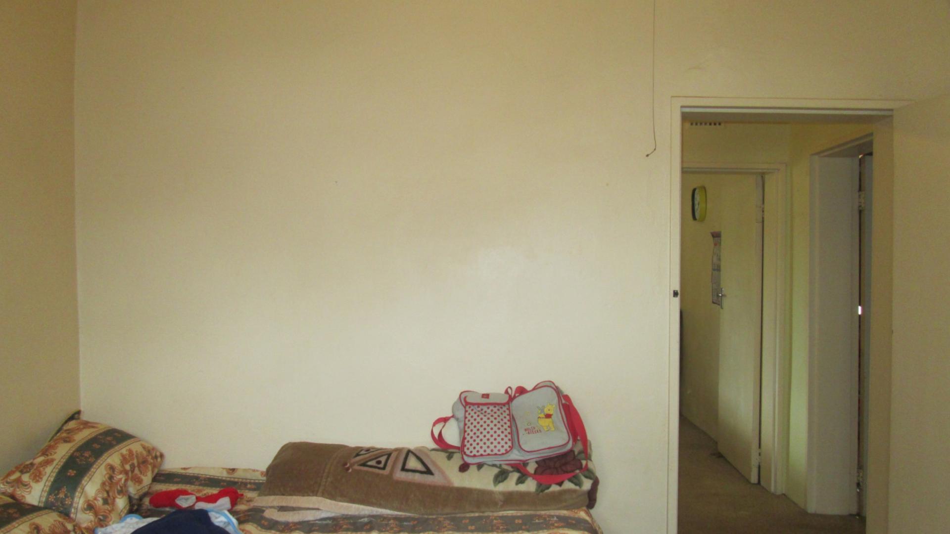 Bed Room 1 - 13 square meters of property in The Balmoral Estates