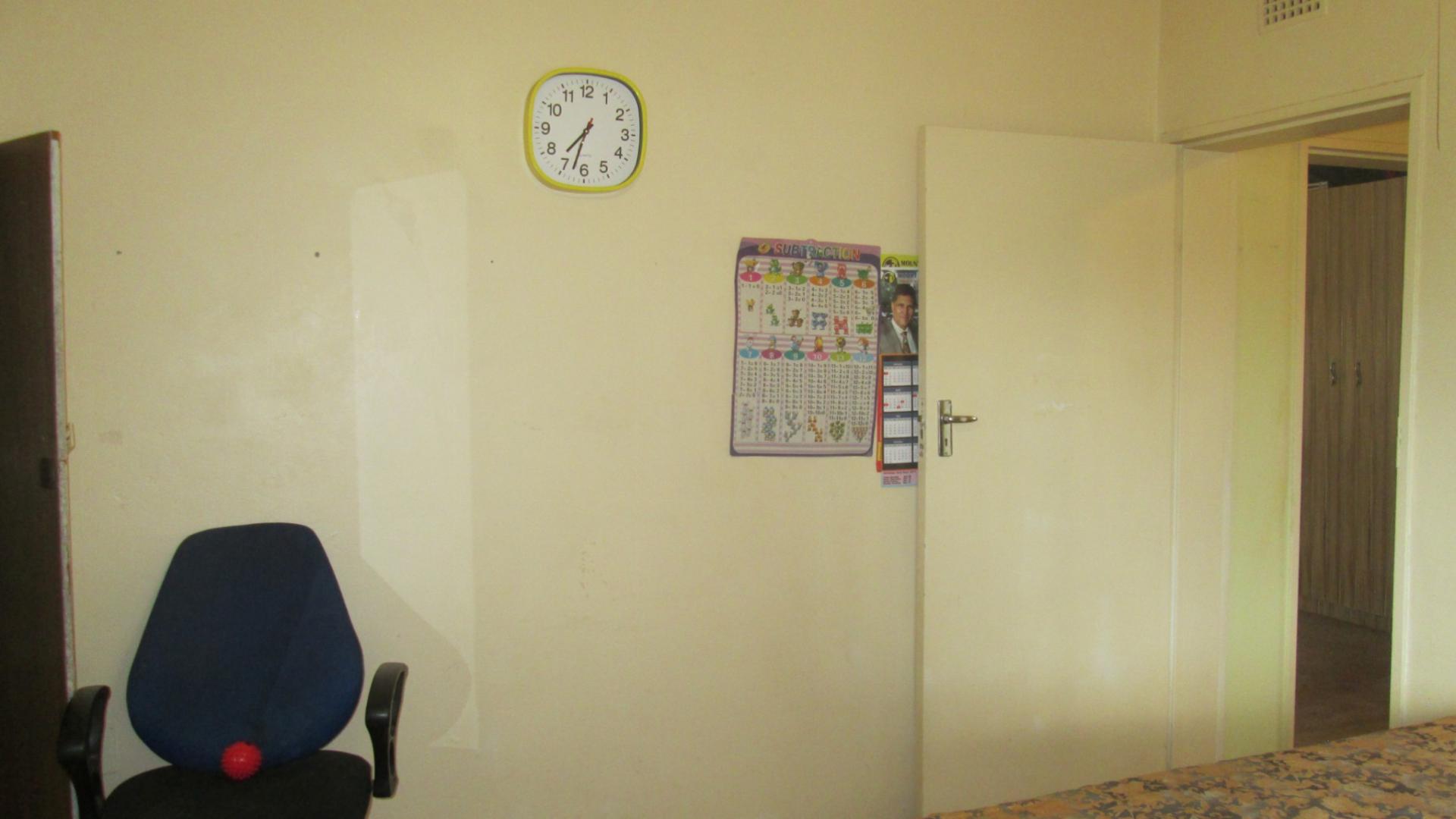 Bed Room 2 - 13 square meters of property in The Balmoral Estates