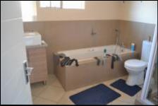 Bathroom 1 - 7 square meters of property in Sagewood
