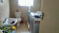 Bathroom 2 - 5 square meters of property in Zakariyya Park