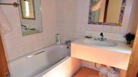 Main Bathroom - 5 square meters of property in Zinkwazi