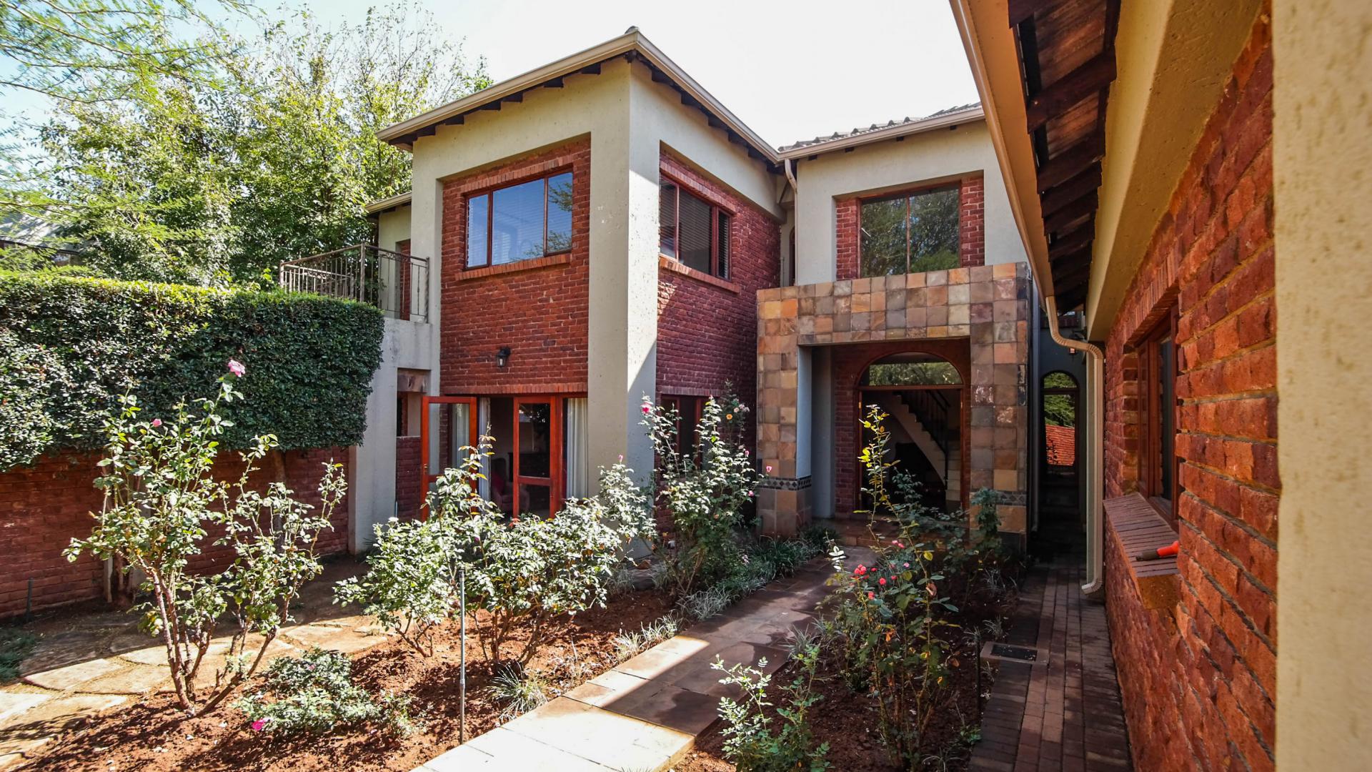 Front View of property in Silver Lakes Golf Estate