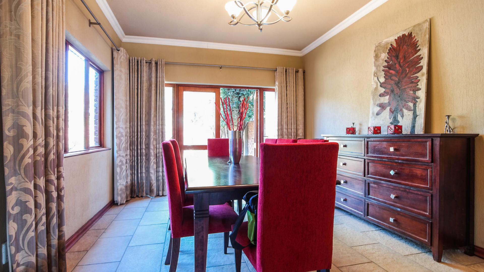 Dining Room - 17 square meters of property in Silver Lakes Golf Estate