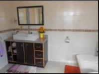 Main Bathroom - 11 square meters of property in Lenasia South