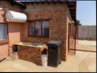 Spaces of property in Daveyton