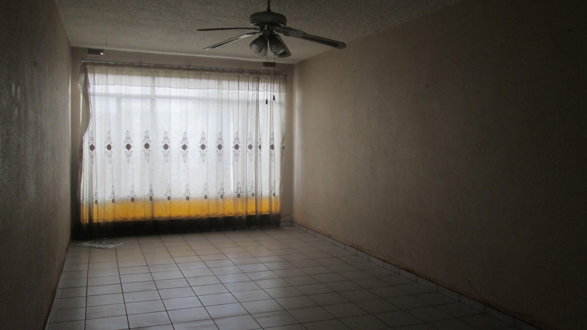 Lounges - 15 square meters of property in Elsburg