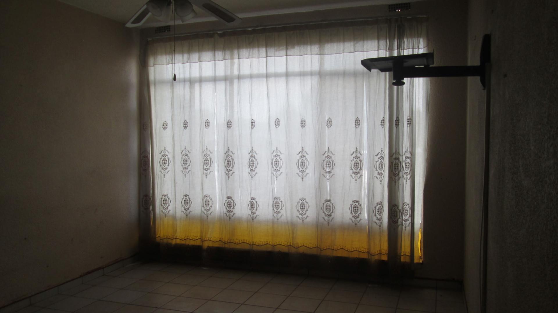 Main Bedroom - 20 square meters of property in Elsburg