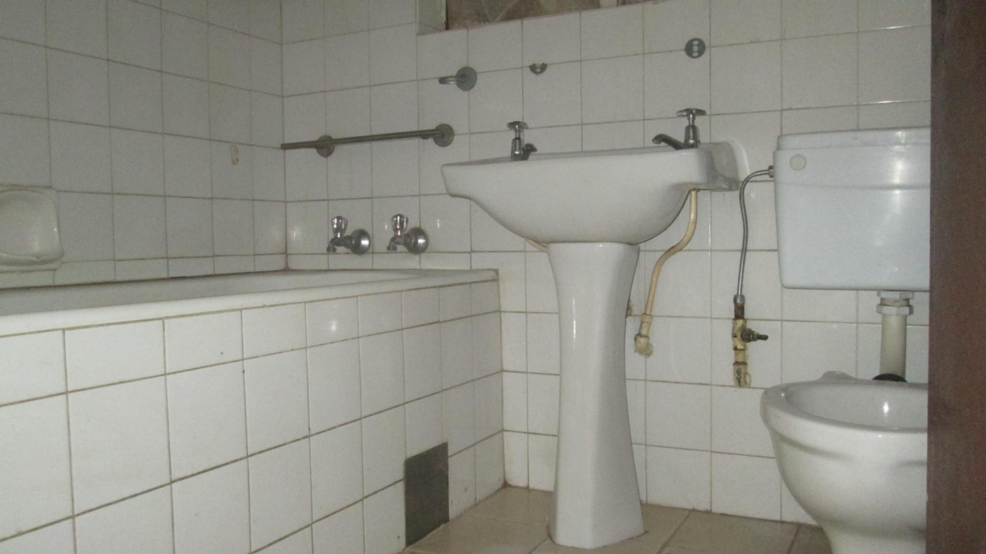 Main Bathroom - 3 square meters of property in Elsburg