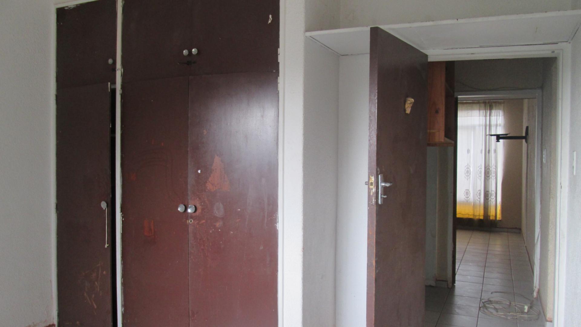 Bed Room 1 - 17 square meters of property in Elsburg