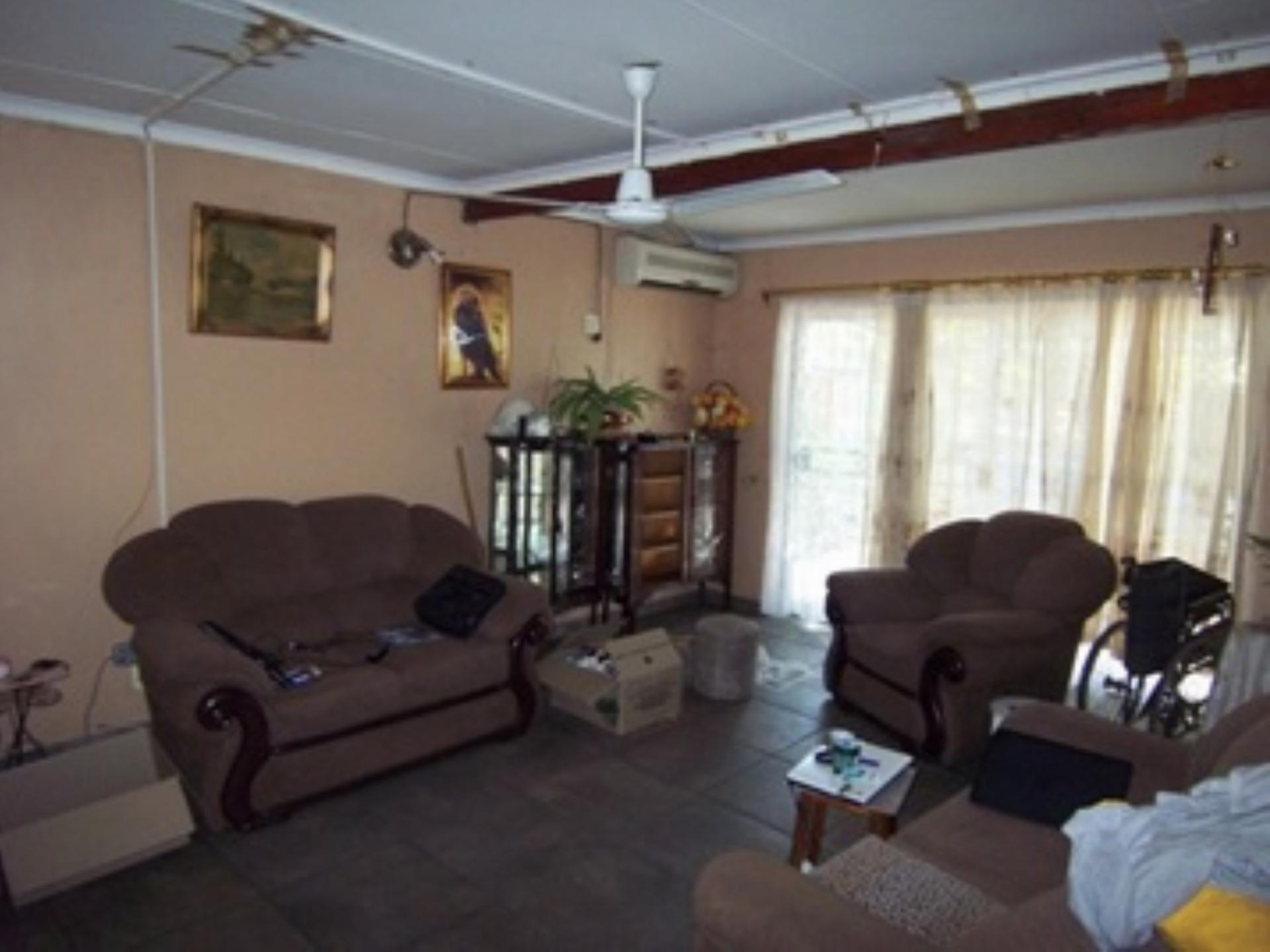 Lounges of property in Lephalale (Ellisras)