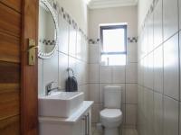 Guest Toilet - 4 square meters of property in Heron Hill Estate