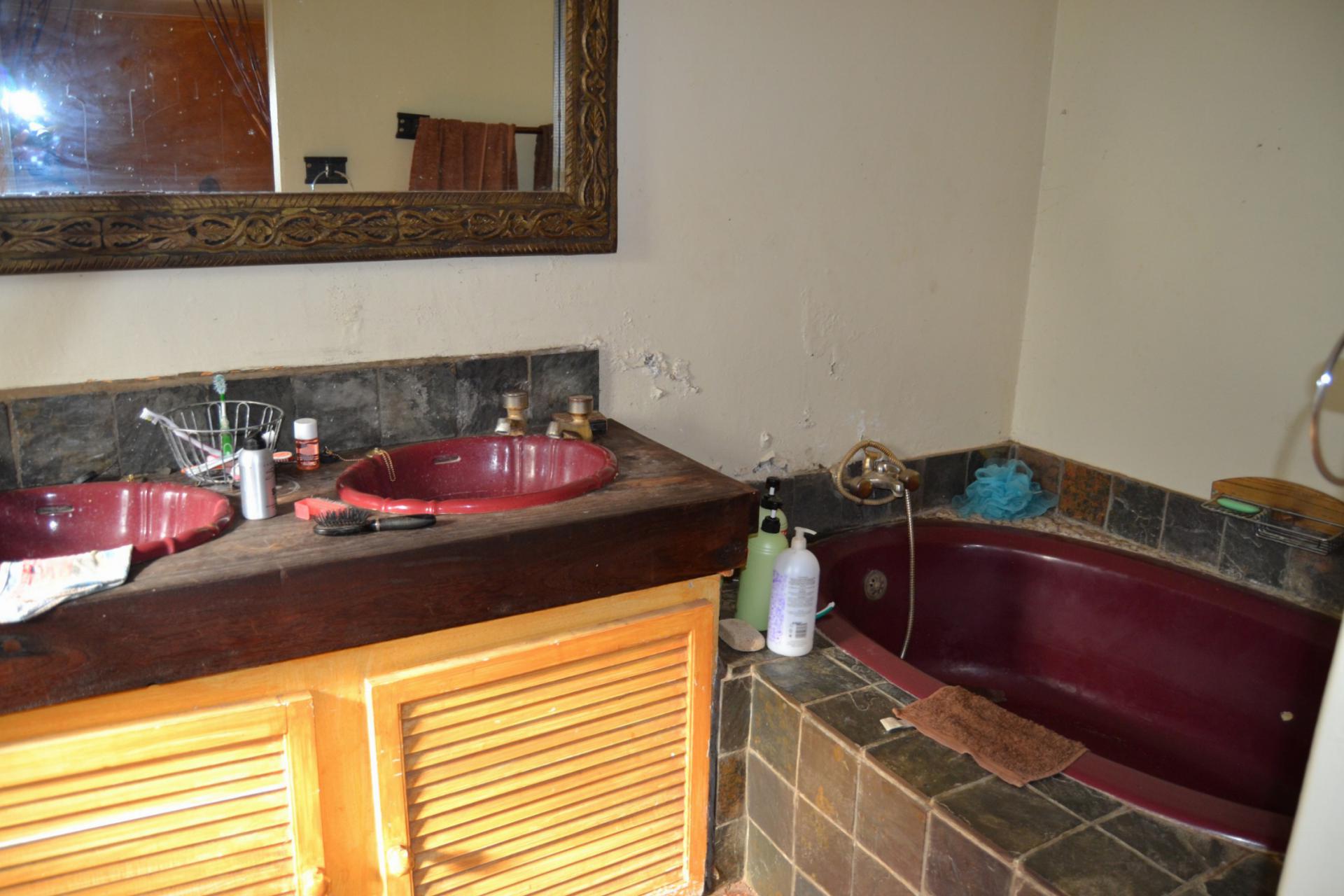 Bathroom 1 - 8 square meters of property in Pretoria Rural
