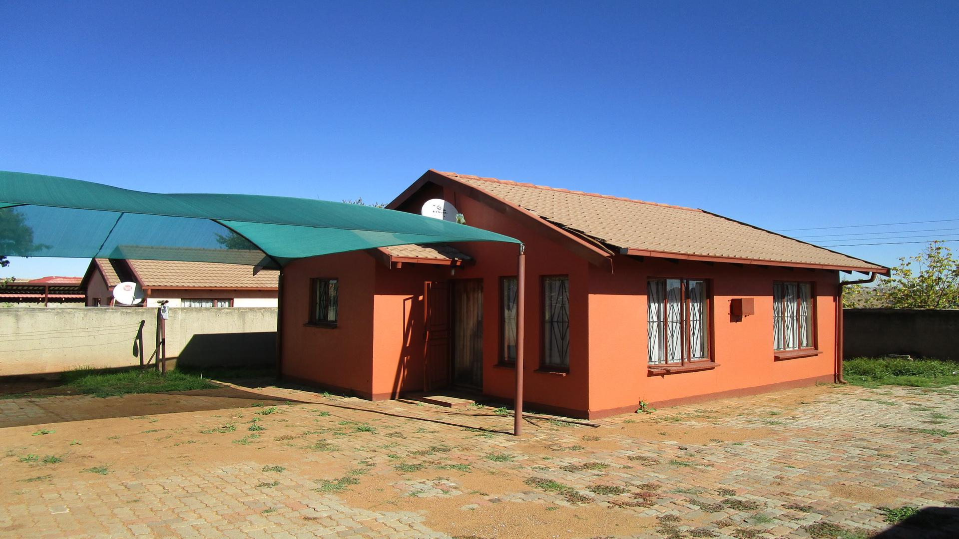 Front View of property in Clayville