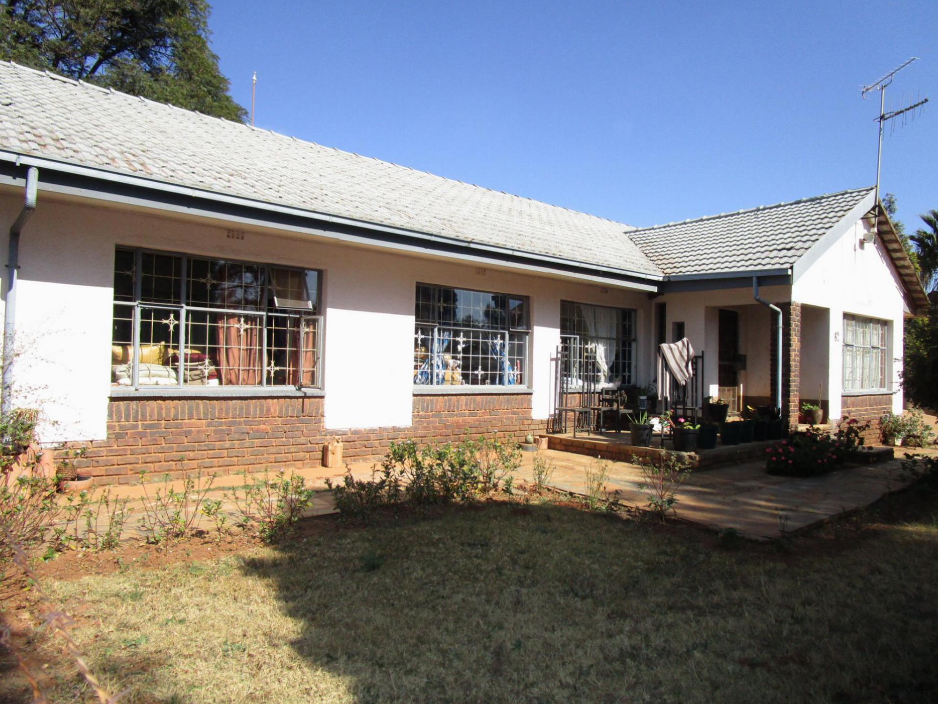 Front View of property in Krugersdorp