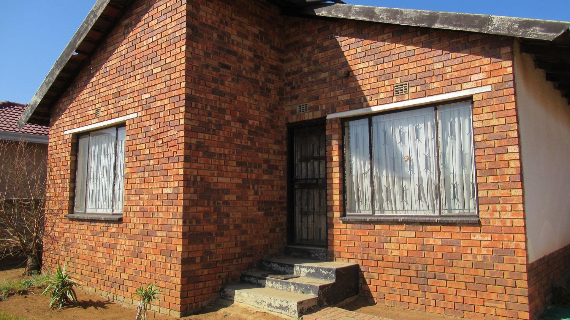 Front View of property in Mohlakeng