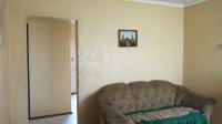 Lounges - 14 square meters of property in Mohlakeng