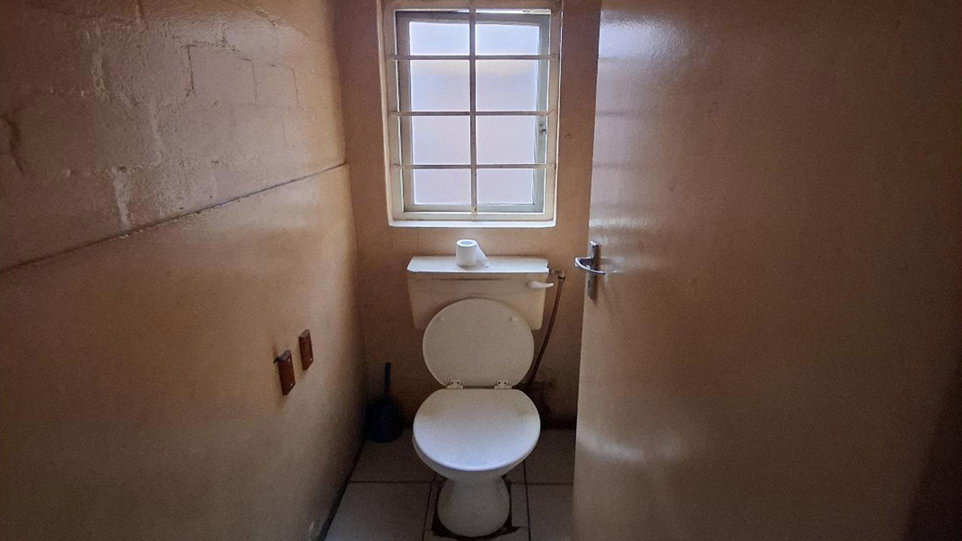 Bathroom 1 of property in Brooklyn - Ct