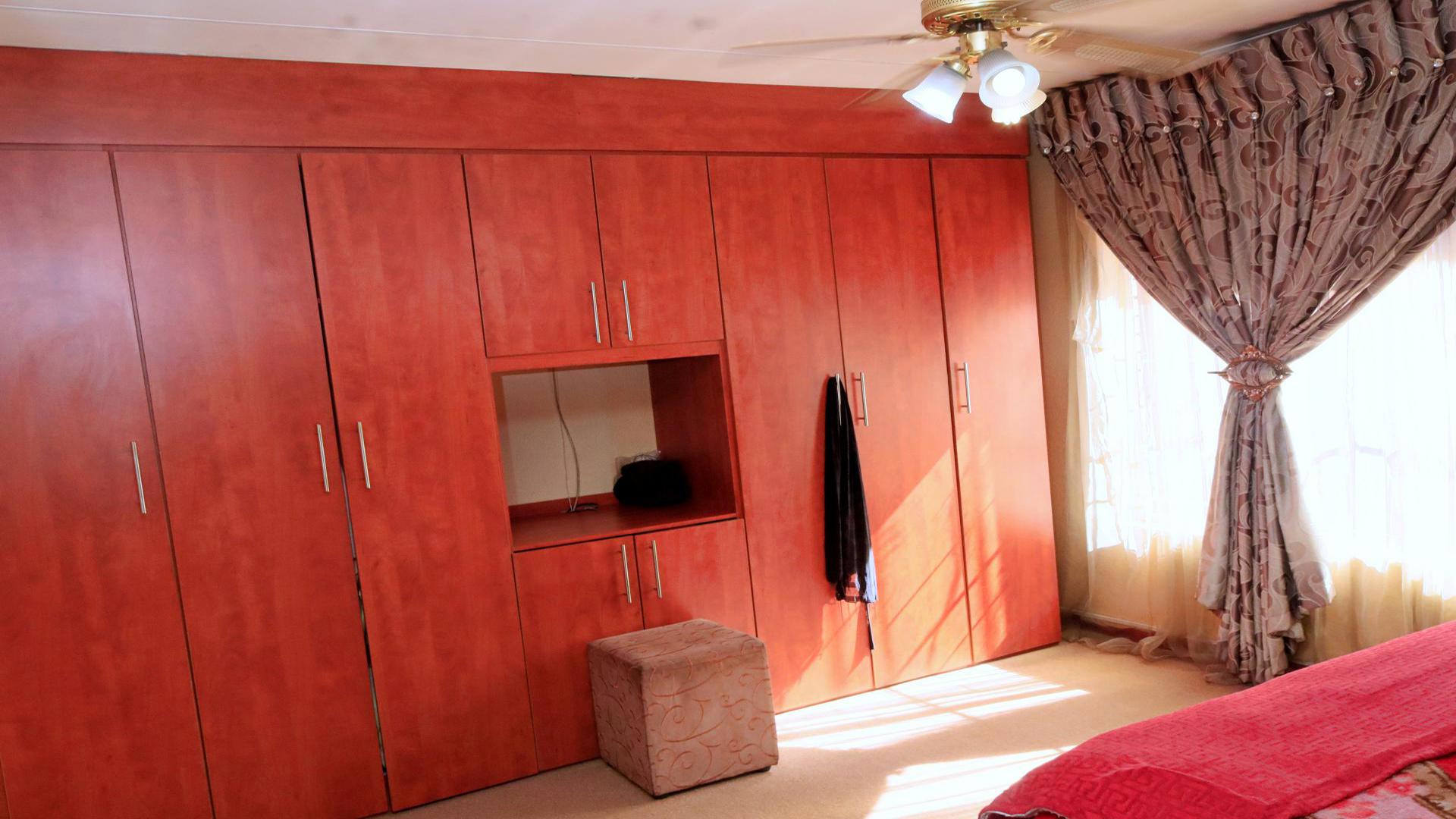 Bed Room 2 of property in Erasmia