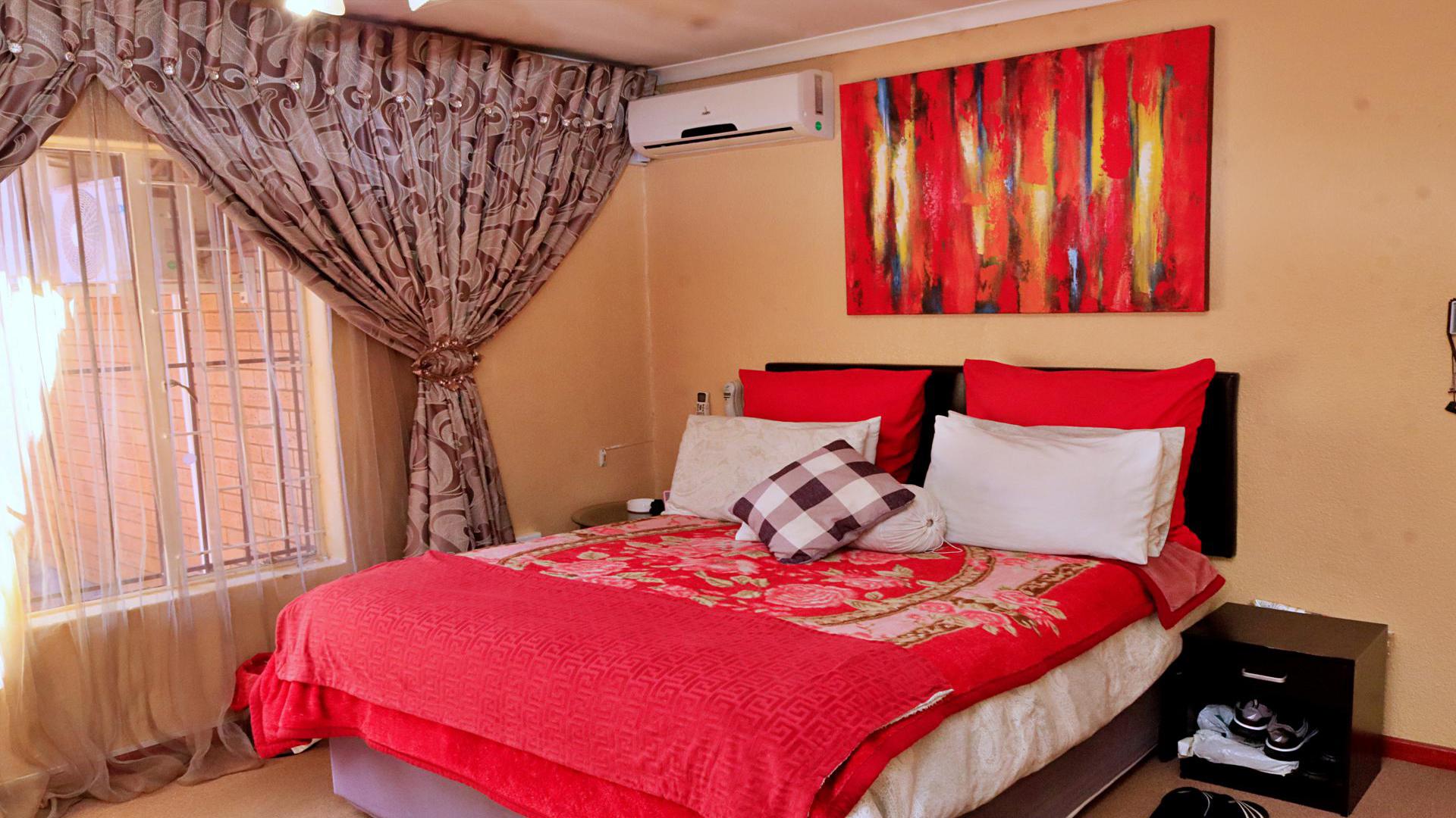 Bed Room 2 of property in Erasmia
