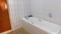 Bathroom 1 - 5 square meters of property in Padfield Park