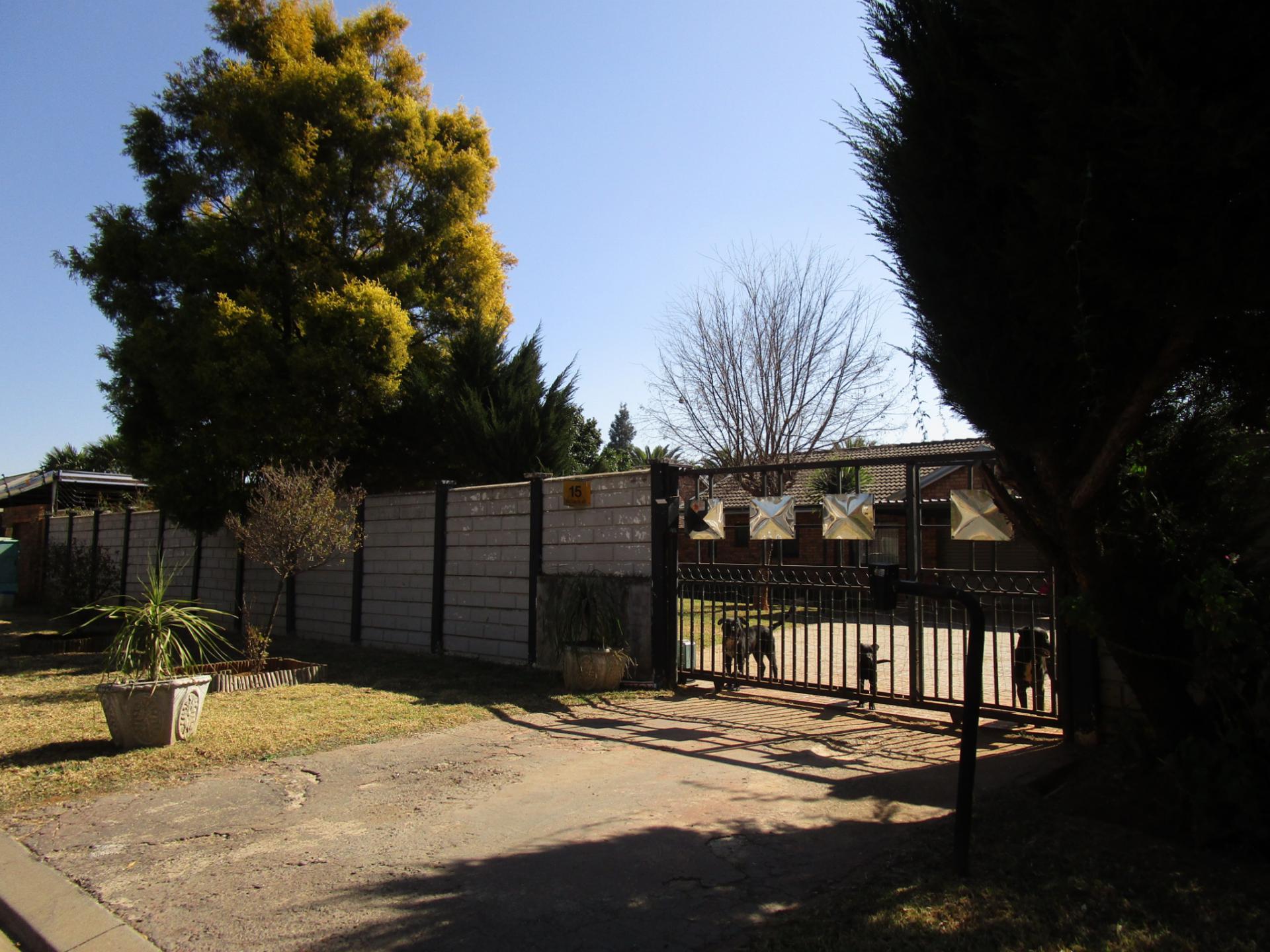 Front View of property in Mayberry Park