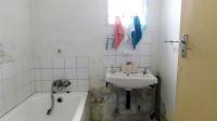 Bathroom 1 - 5 square meters of property in Newlands East