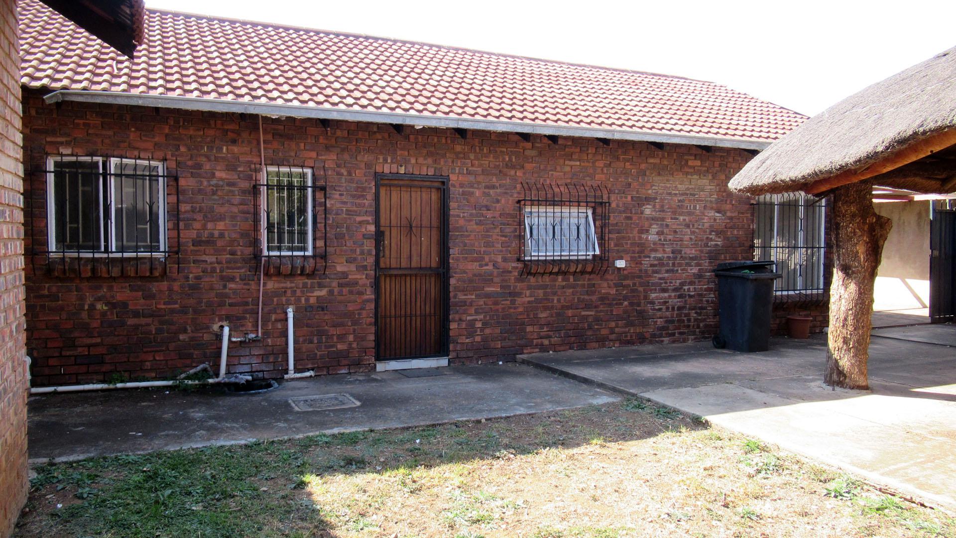 Front View of property in The Orchards