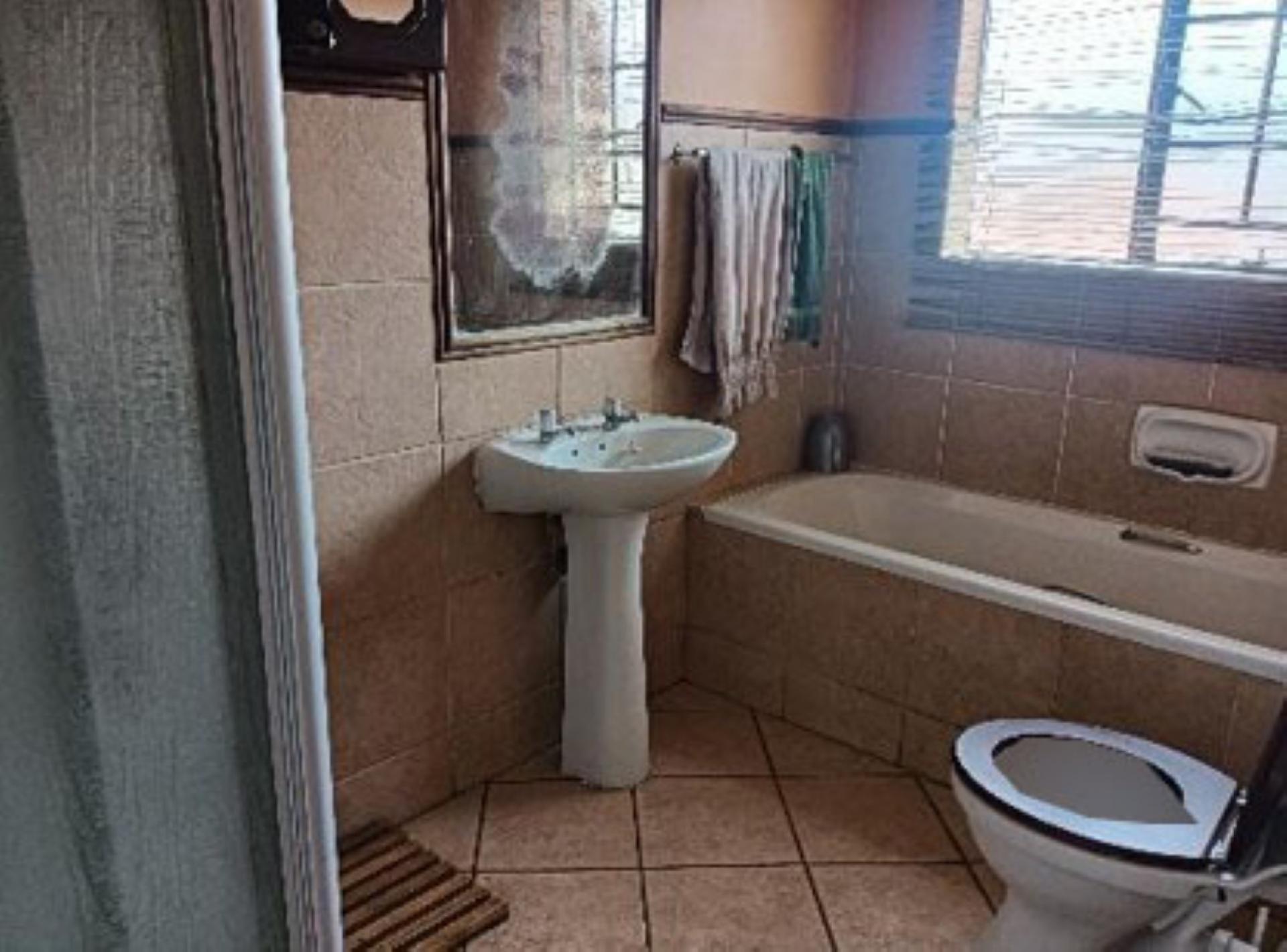 Bathroom 1 of property in Equestria