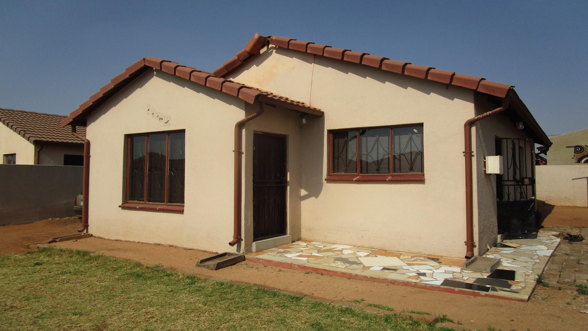 Front View of property in Vosloorus