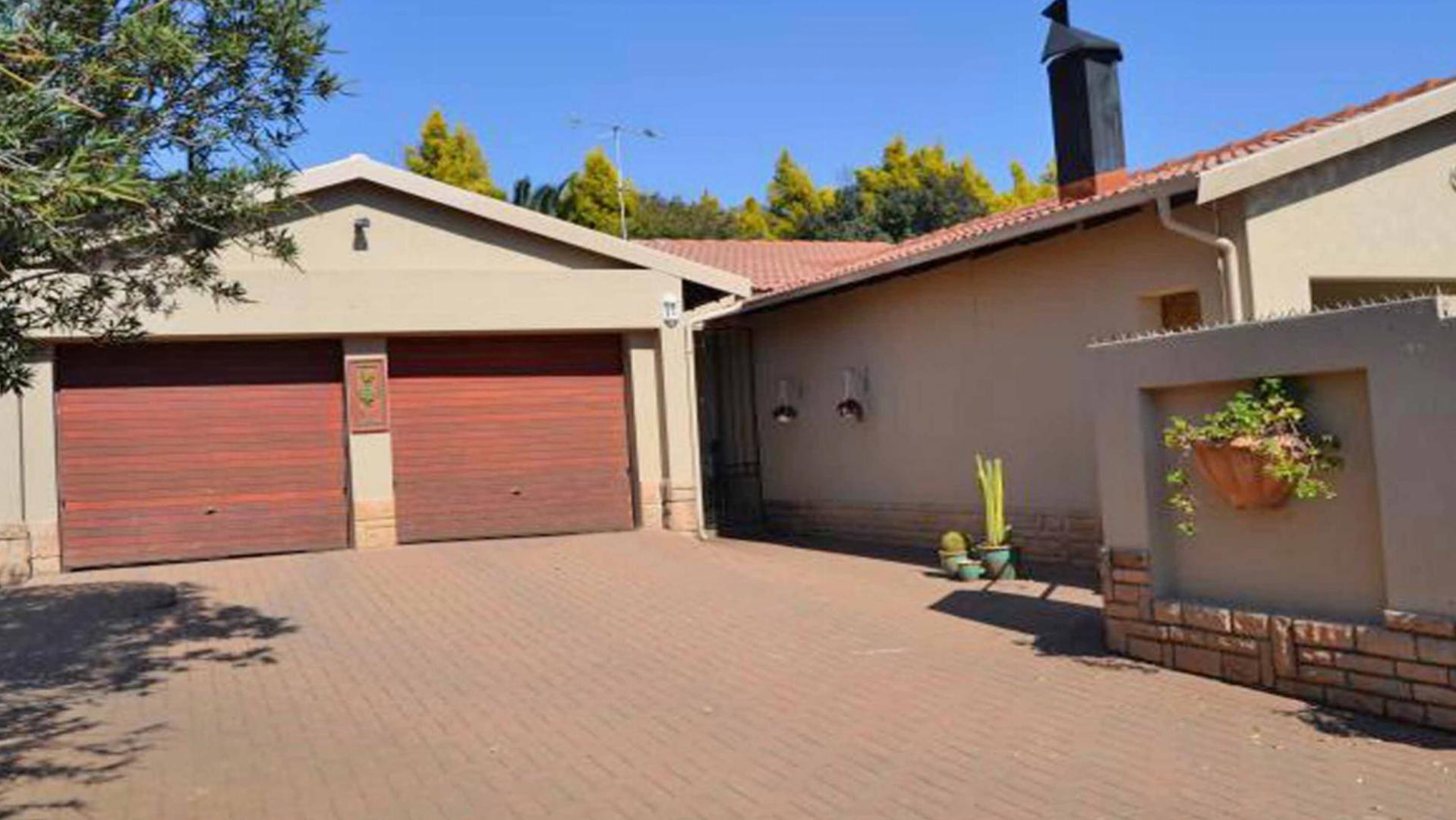 Front View of property in Marais Steyn Park