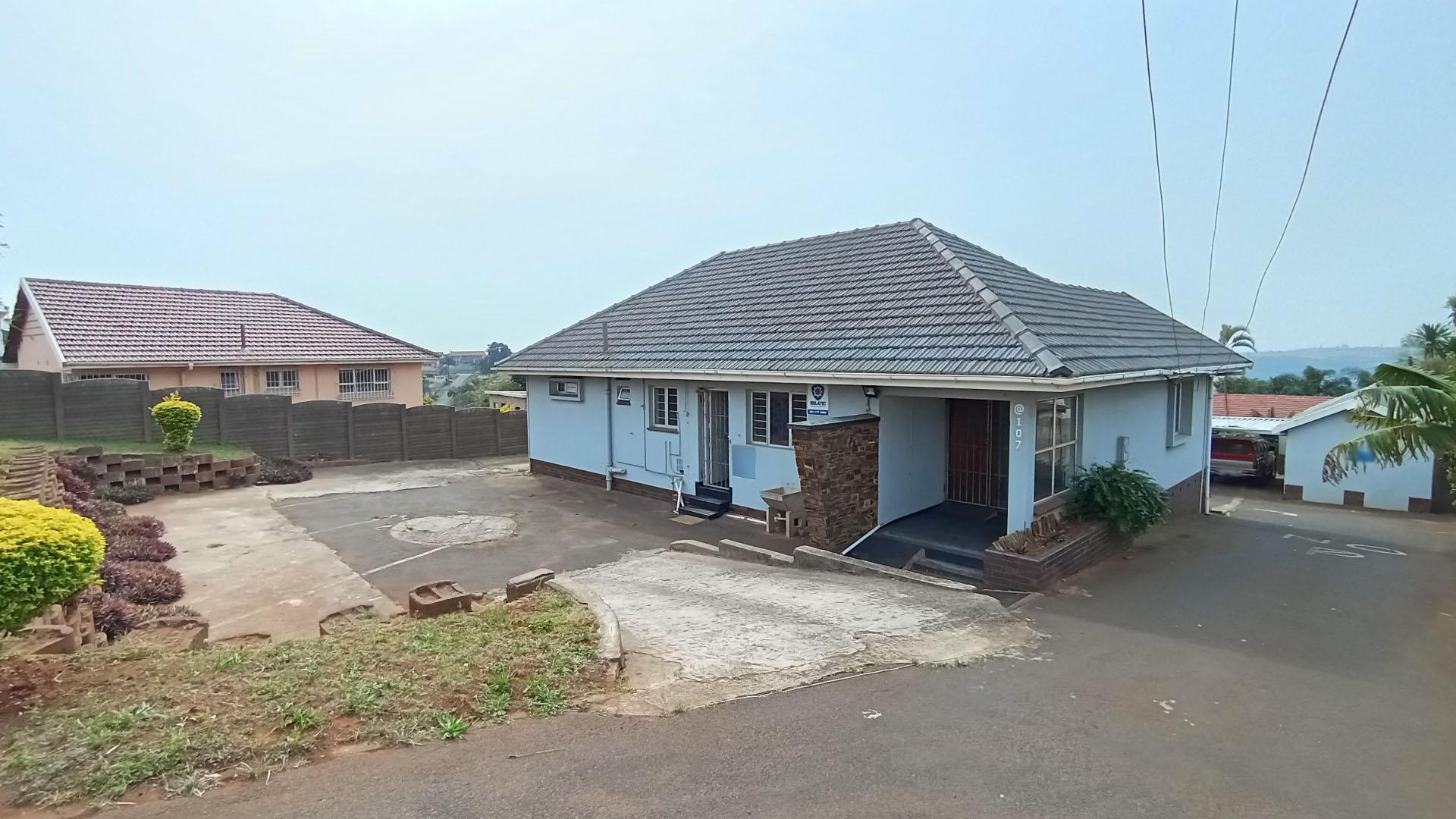 Front View of property in Montclair (Dbn)