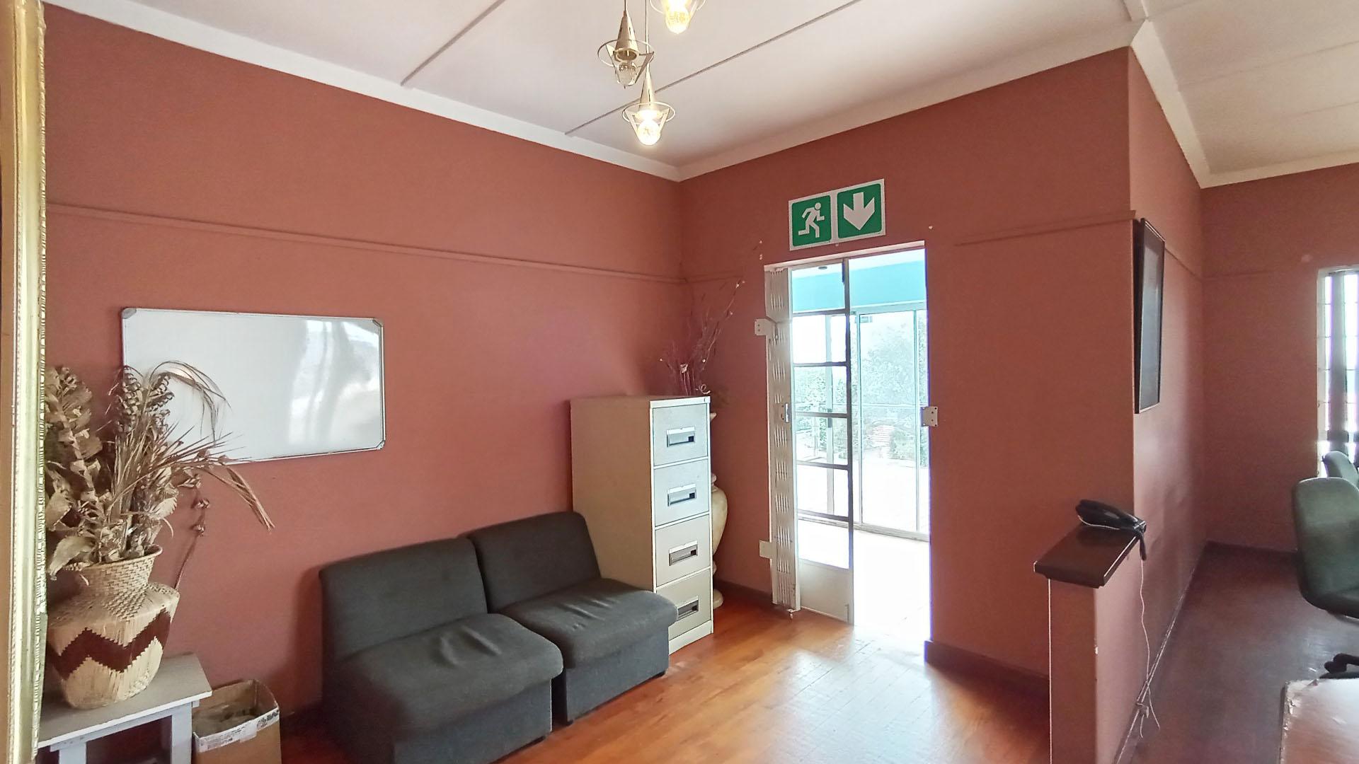 Spaces - 10 square meters of property in Montclair (Dbn)