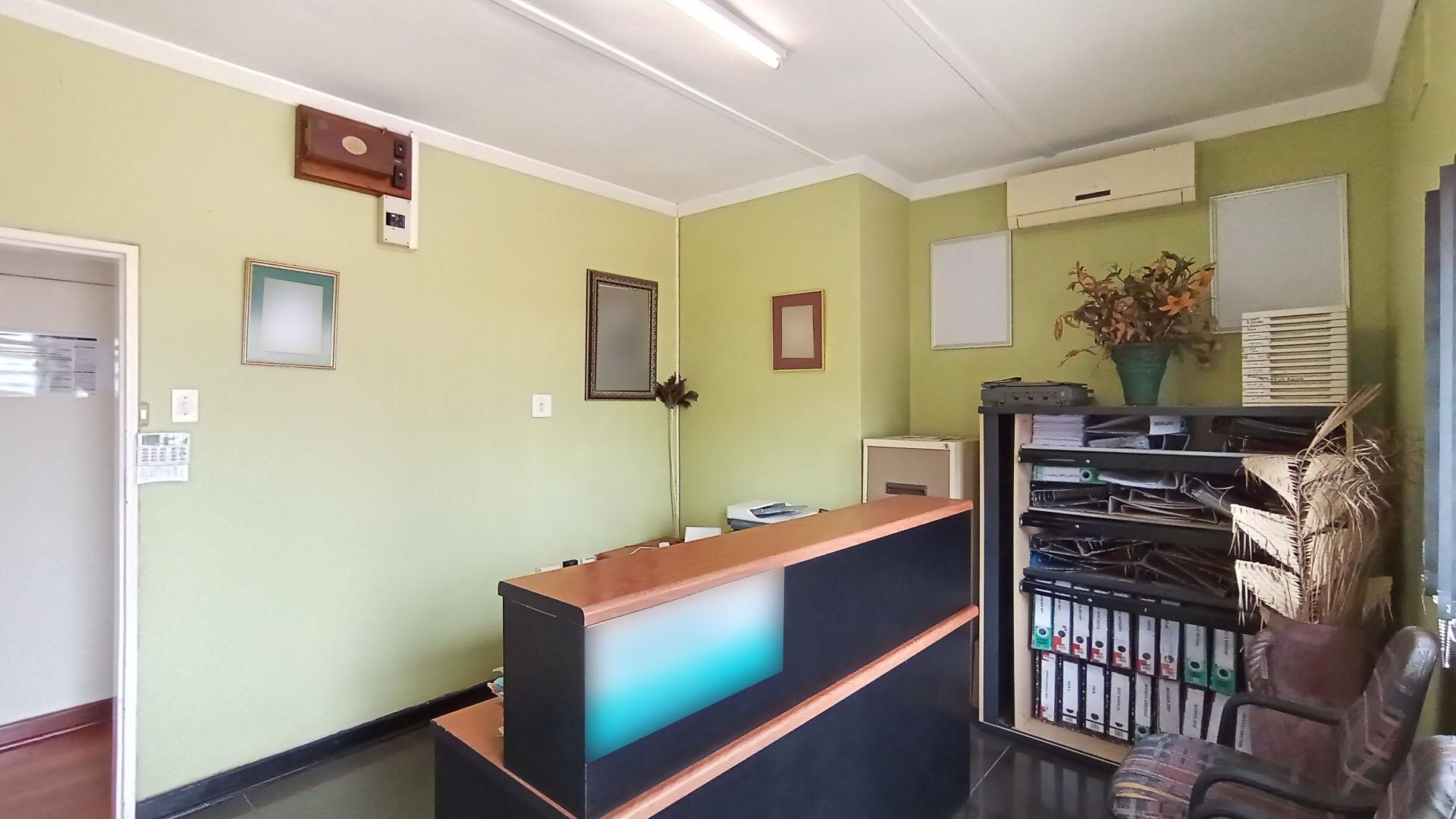 Bed Room 1 - 14 square meters of property in Montclair (Dbn)