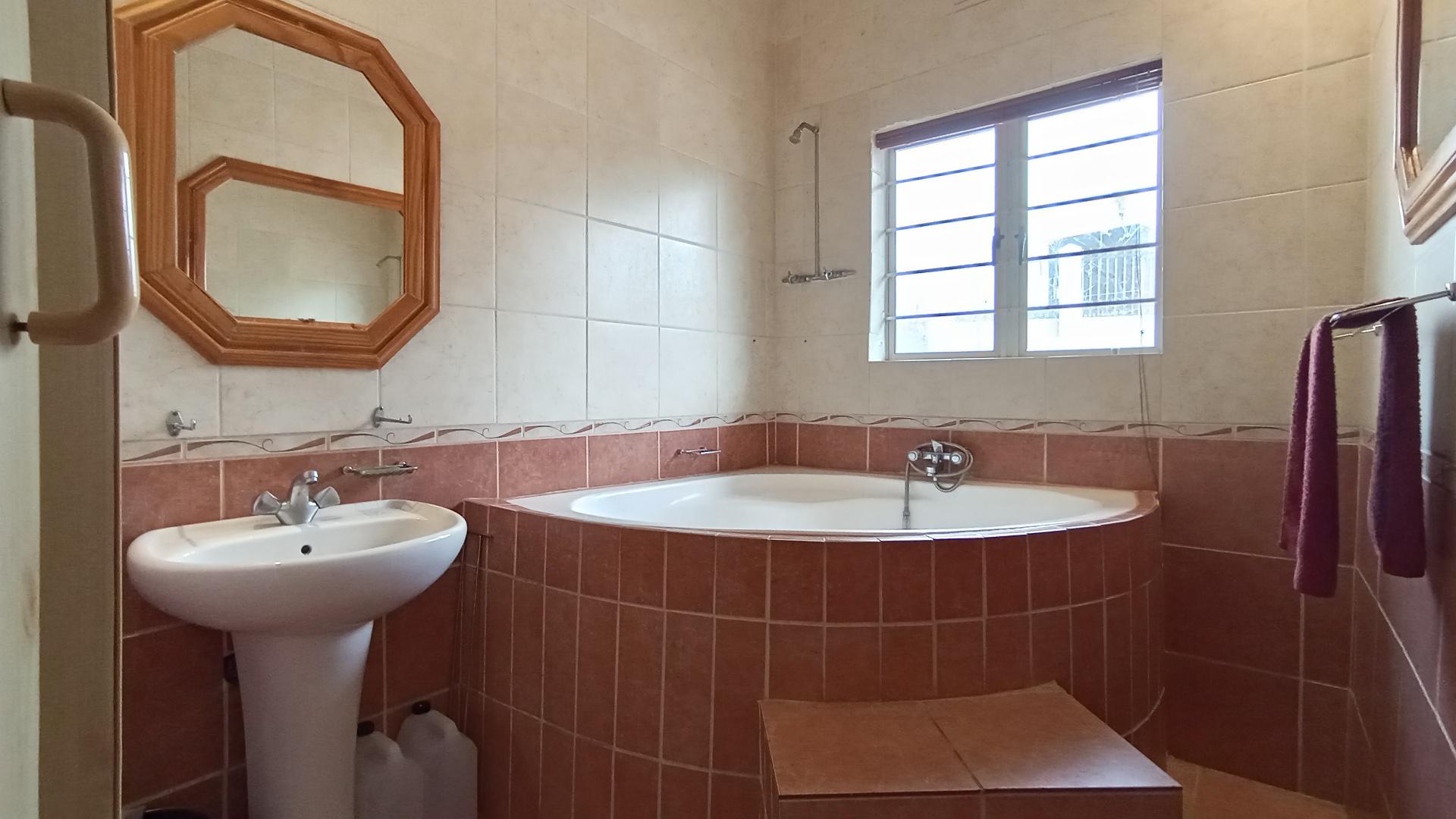 Bathroom 1 - 8 square meters of property in Montclair (Dbn)