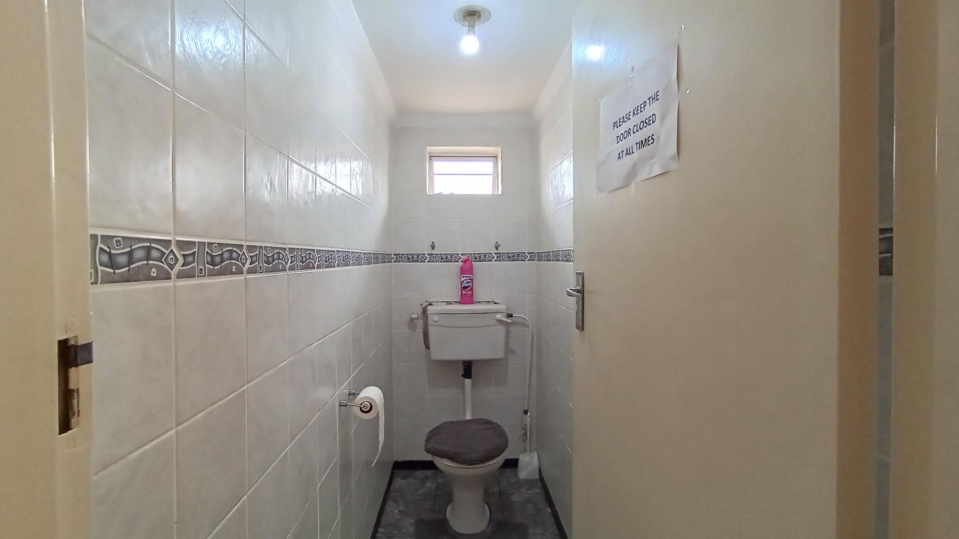 Bathroom 1 - 8 square meters of property in Montclair (Dbn)