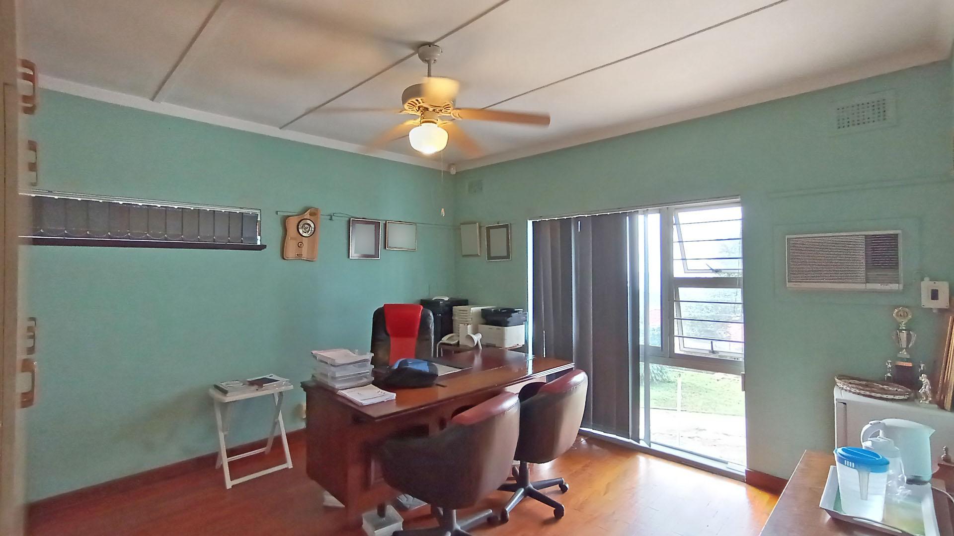 Bed Room 3 - 20 square meters of property in Montclair (Dbn)