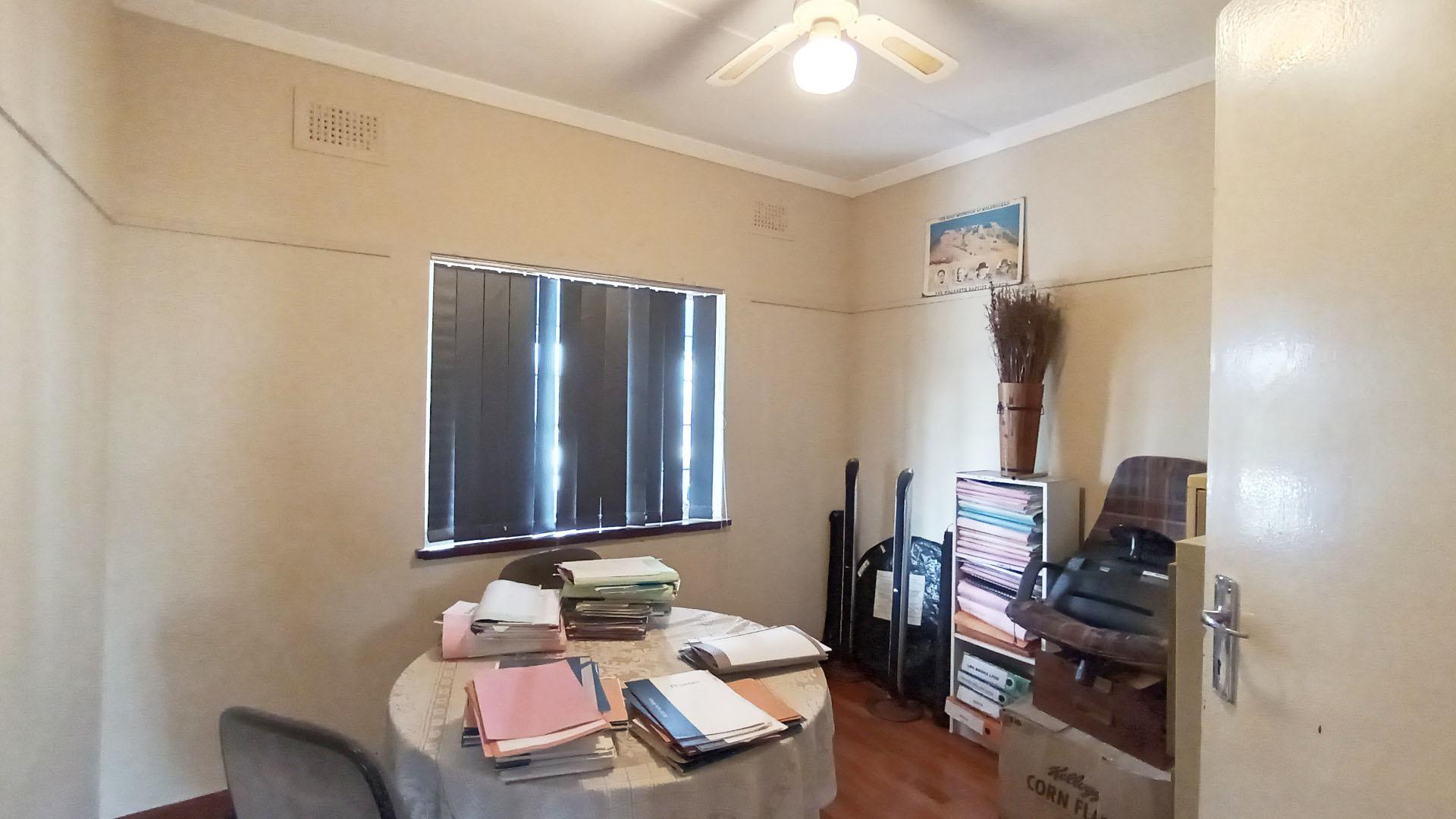 Bed Room 4 - 12 square meters of property in Montclair (Dbn)
