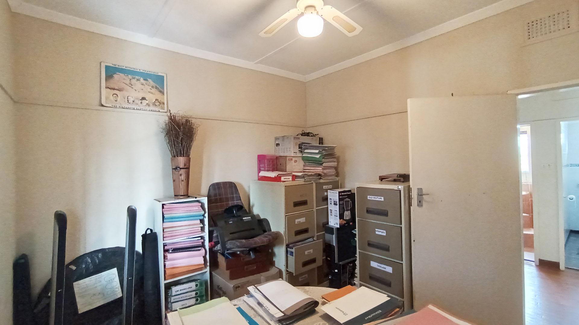 Bed Room 4 - 12 square meters of property in Montclair (Dbn)